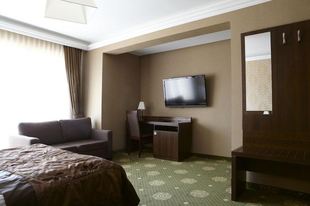 Hotel Maxima Wolanow Exterior photo